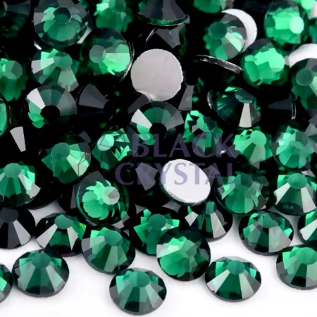 ZIELONE CYRKONIE SZKLANE EMERALD, Cyrkonie Emerald – szmaragdowe zielone kamienie ozdobne do strojów tanecznych