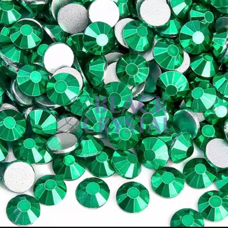 KRYSZTAŁKI DO PRZYKLEJANIA NA UBRANIE