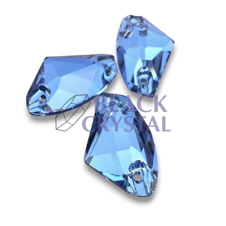 Kryształki szklane o płaskiej podstawie z dziurkami do przyszycia.