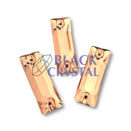 Złote kryształki ozdobne o eleganckim połysku, idealne do strojów tanecznych i scenicznych.